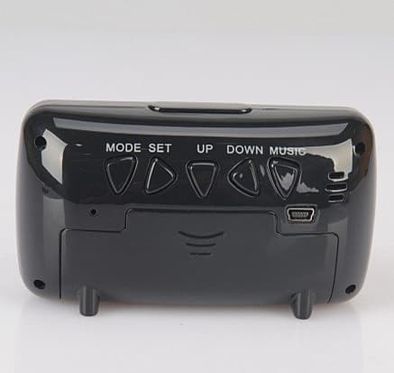 מצלמה נסתרת בתוך שעון מעורר