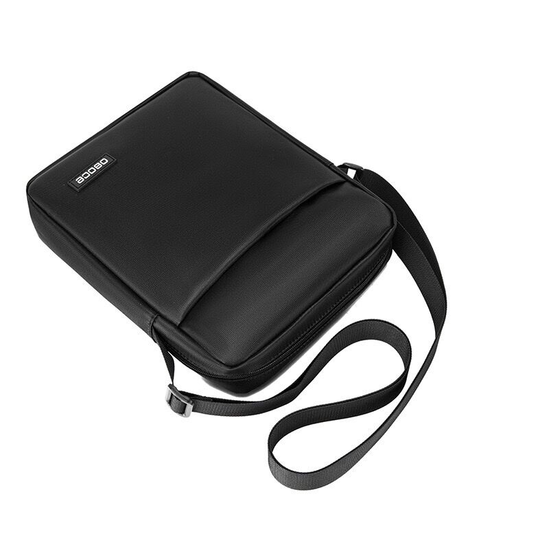 מצלמה נסתרת בתיק צד לגבר