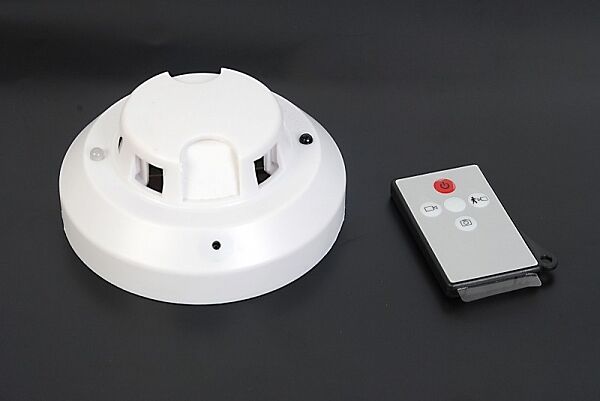 מצלמה נסתרת בגלאי עשן