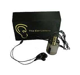 האזנה מאחורי דלת